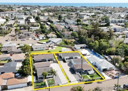 a view of house with a big yard