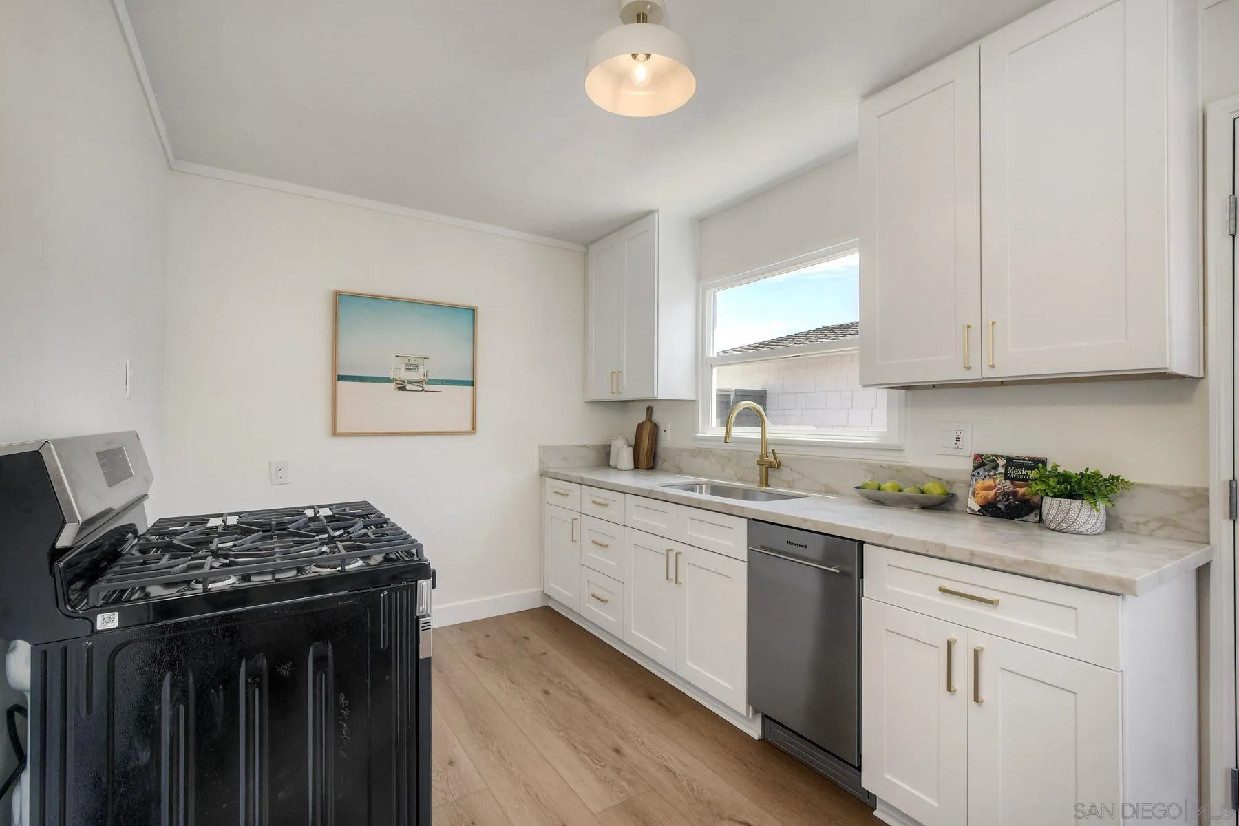 1011 Knowles Avenue Carlsbad, CA 92008 - Photo 7 of 40