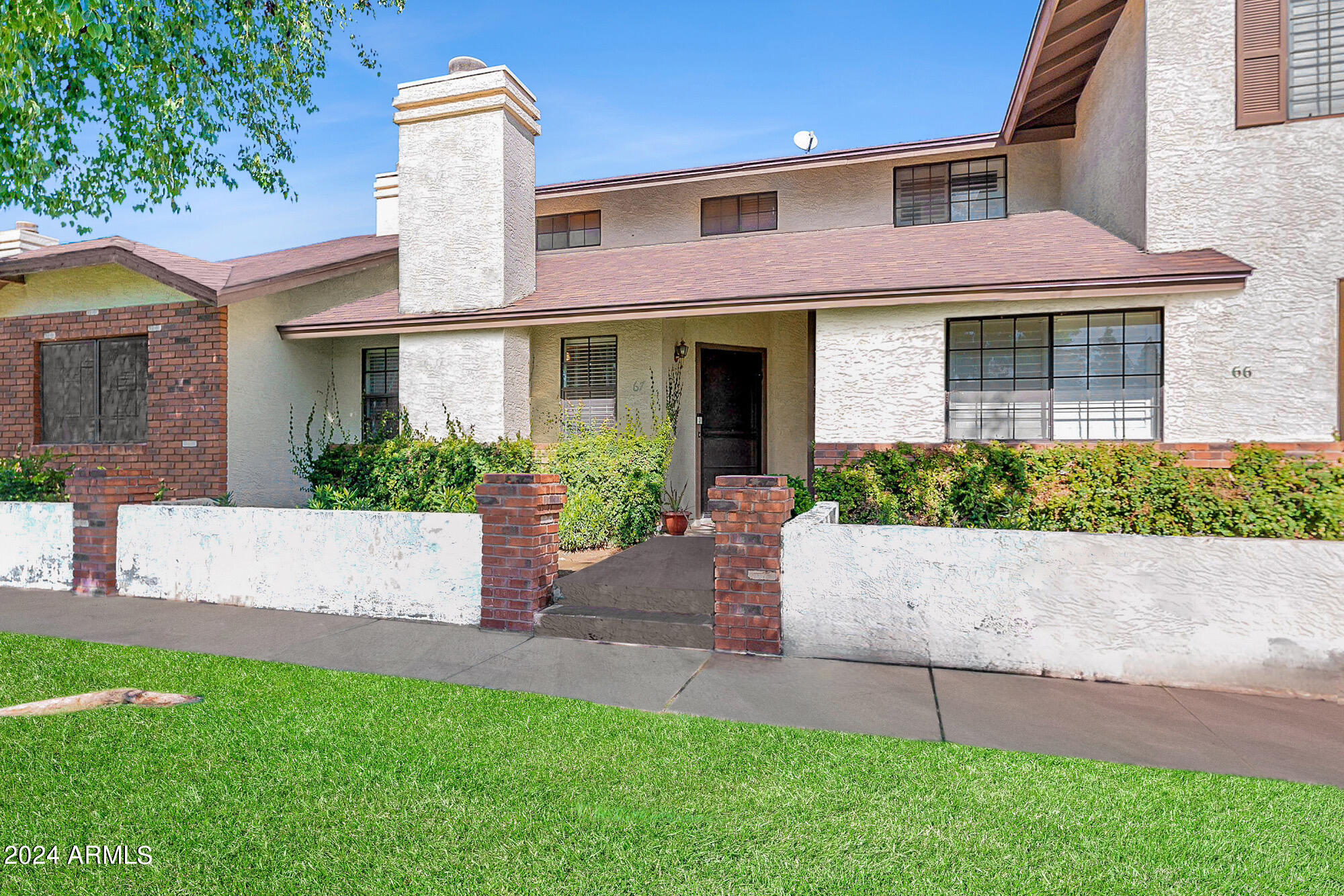 170 East Guadalupe Road, Unit 67 Gilbert, AZ 85234 - Photo 29 of 29 a front view of a house with a garden and plants