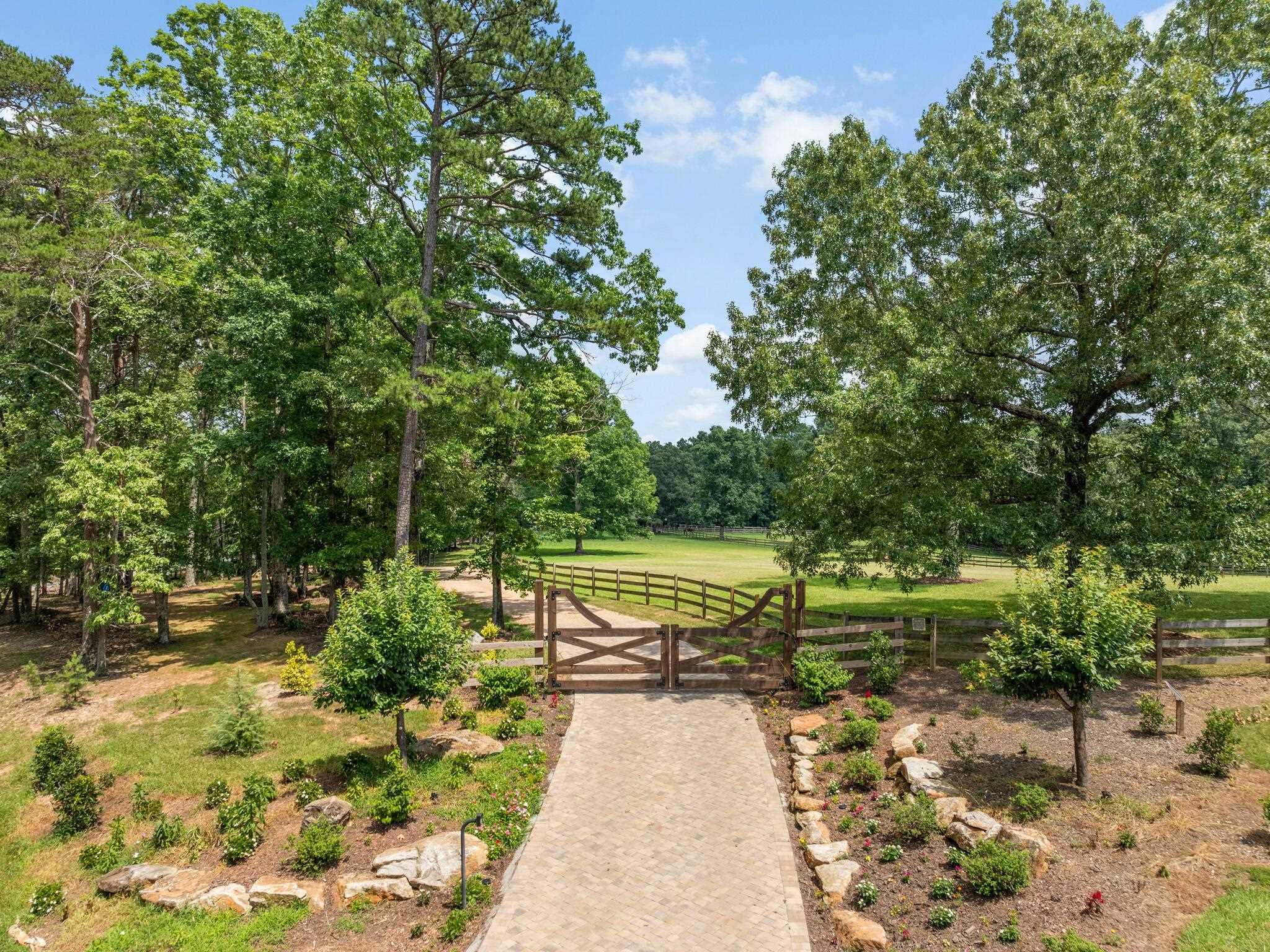 180 Kelseys Mill Road Campobello, SC 29322 - Photo 3 of 37