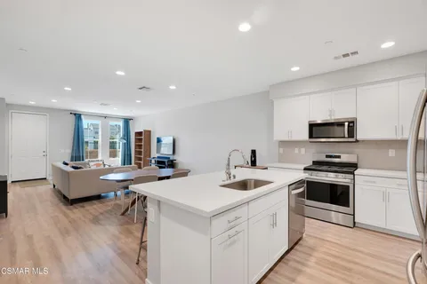 $780,000 | 135 Farmhouse Drive, Unit 3, Simi Valley, CA 93065