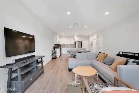 $780,000 | 135 Farmhouse Drive, Unit 3, Simi Valley, CA 93065