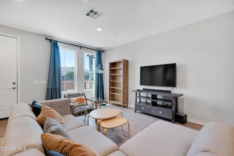 $780,000 | 135 Farmhouse Drive, Unit 3, Simi Valley, CA 93065