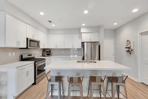$780,000 | 135 Farmhouse Drive, Unit 3, Simi Valley, CA 93065