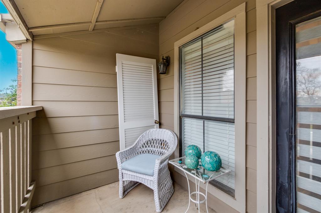 2100 Randy Snow Road, Unit 412 Arlington, TX 76011 - Photo 30 of 32 a porch with seating space