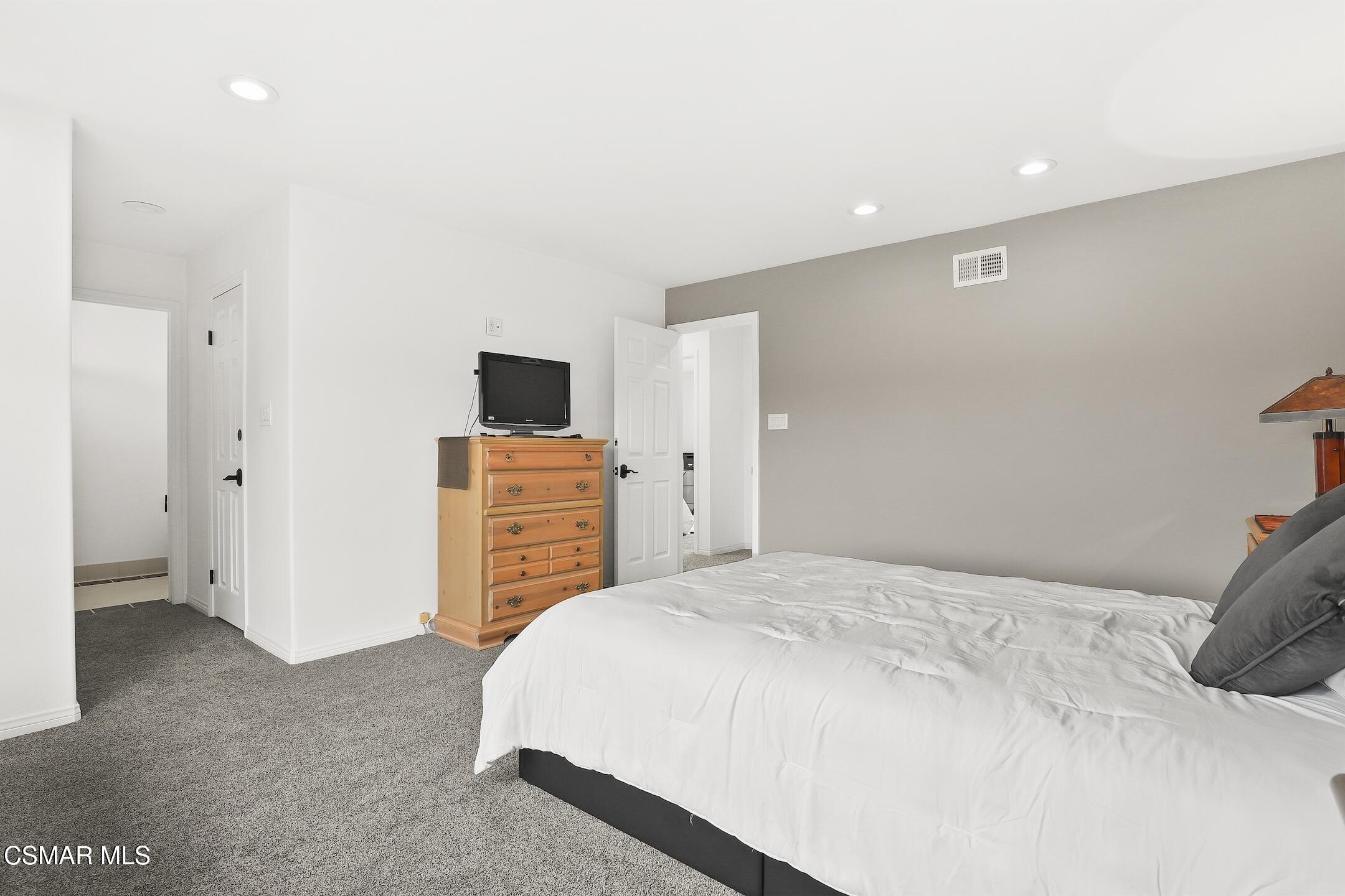 331 Triangle Street Thousand Oaks, CA 91360 - Photo 27 of 36 IMG_7960