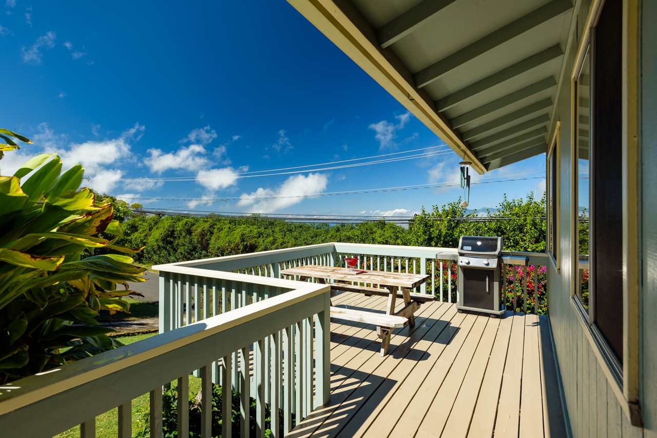 3515 Lower Kula Road Kula, HI 96790 - Photo 4 of 30 a view of balcony with furniture