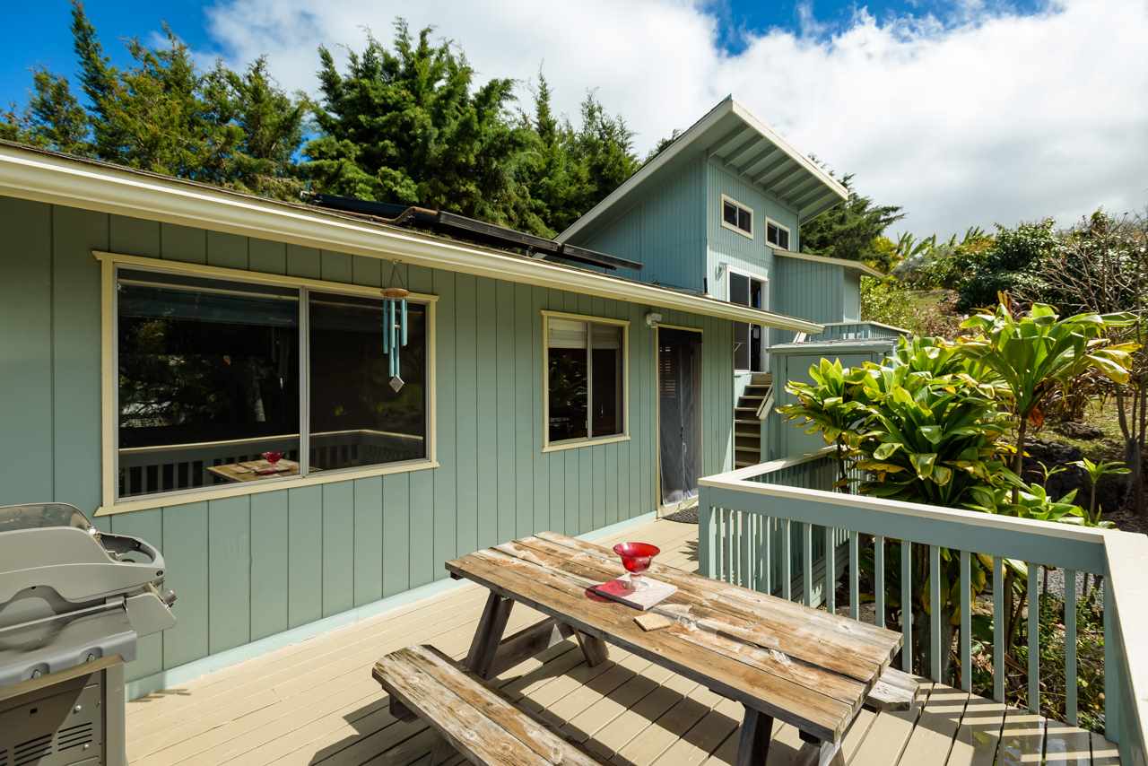 3515 Lower Kula Road Kula, HI 96790 - Photo 5 of 30 a view of a chair and tables front of the house