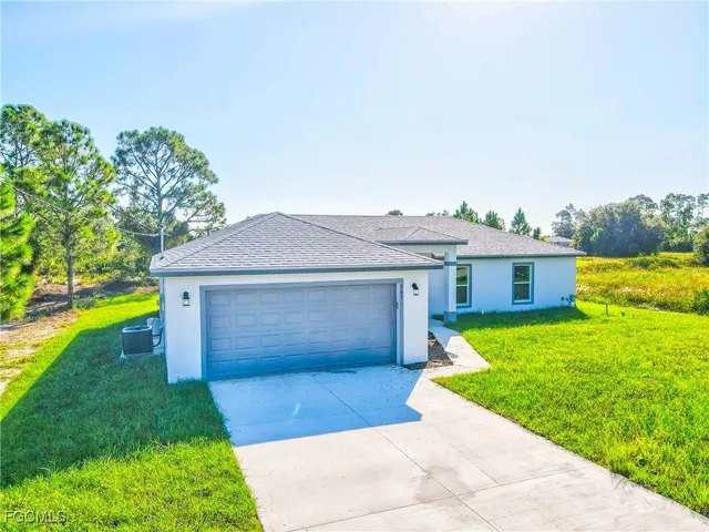 $289,000 | 1120 Chiefland Street East, Lehigh Acres, FL 33974