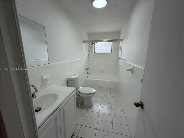 $2,550 | West Flagler, Miami, FL 33126