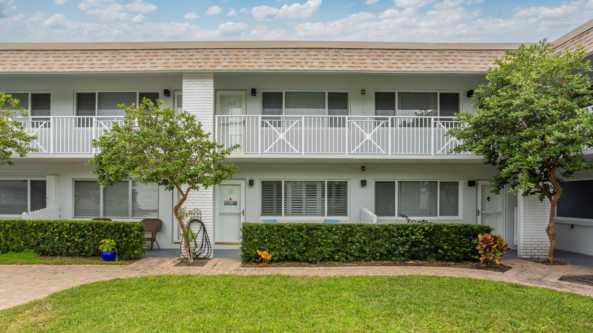 1001 Northeast 8th Avenue, Unit 112 Delray Beach, FL 33483 - Photo 5 of 25 front view of a house with a yard