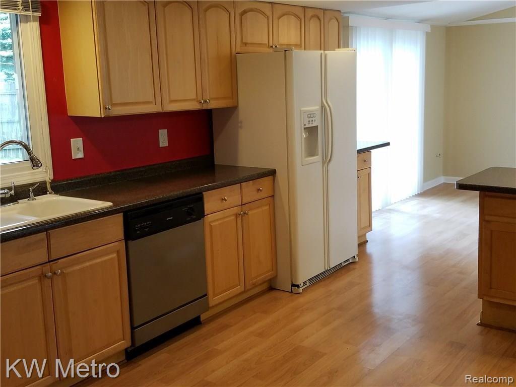 1785 Scheifle Road Walled Lake, MI 48390 - Photo 18 of 53 20180531_124250.jpg