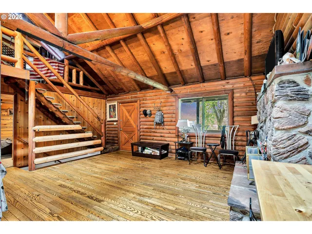 a view of an outdoor space