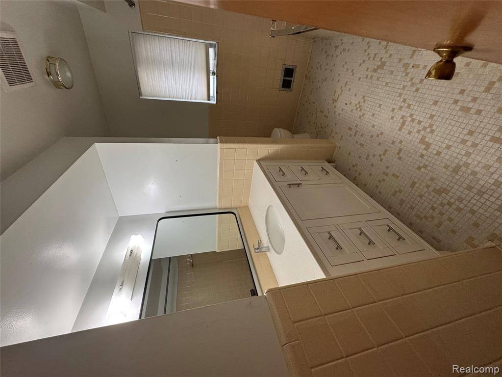 8309 Potomac Street Center Line, MI 48015 - Photo 14 of 22