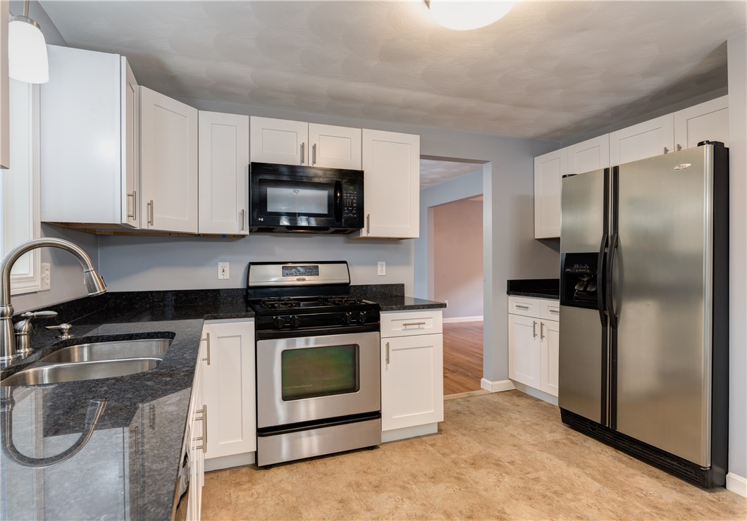 79 Warren Avenue Woonsocket, RI 02895 - Photo 3 of 30 Gallery Image 3