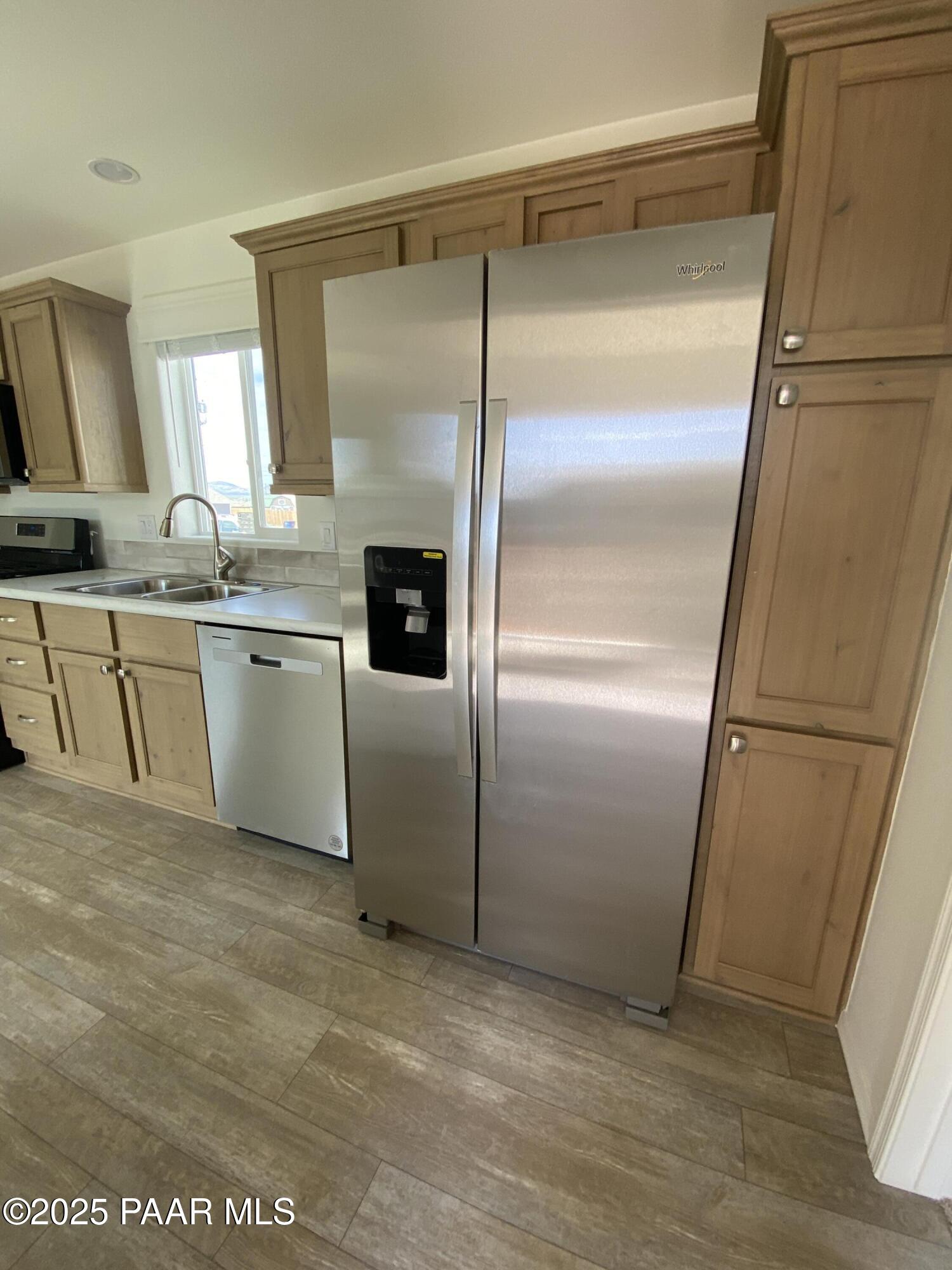 215 West Venice Way Paulden, AZ 86334 - Photo 30 of 40 a kitchen with stainless steel appliances a refrigerator and a sink