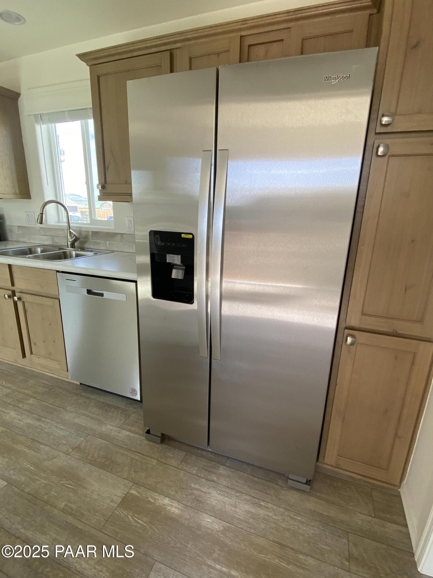 215 West Venice Way Paulden, AZ 86334 - Photo 31 of 40 a kitchen with granite countertop a refrigerator and a sink