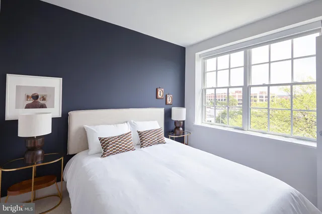 $2,000 | 816 Potomac Avenue Southeast, Unit 206, Washington, DC 20003