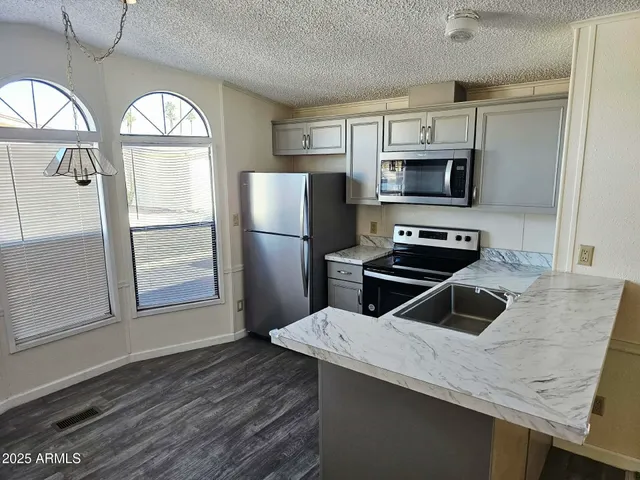 $1,300 | 6162 South Pinehurst Drive, Chandler, AZ 85249