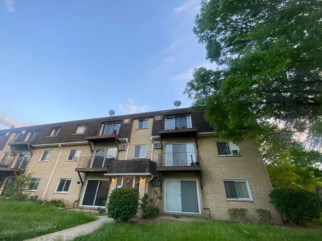 $1,400 | 90 Olesen Drive, Unit 101, Naperville, IL 60540