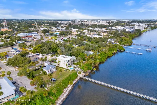 a view of entryway and hall