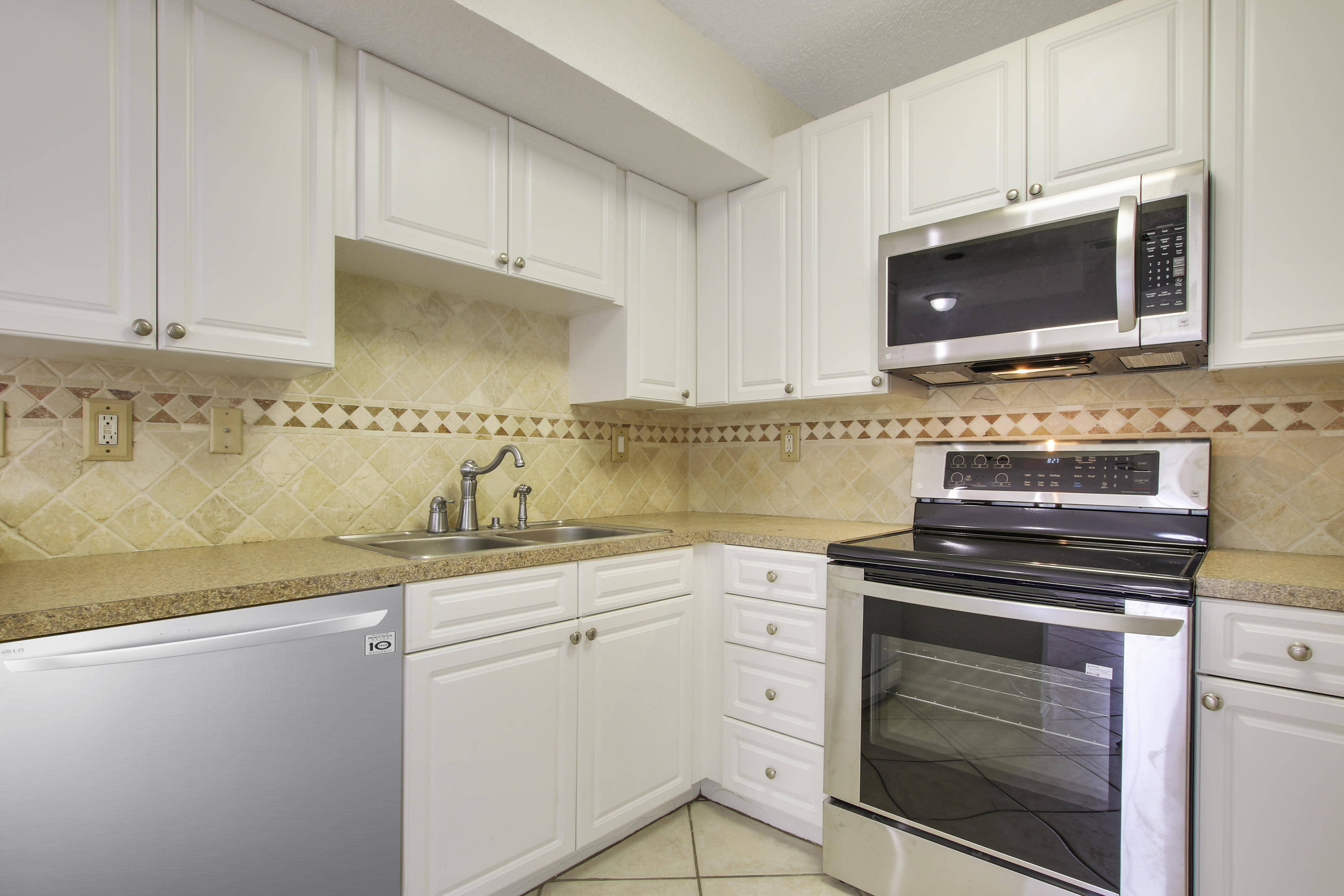 8213 Thames Boulevard, Unit B Boca Raton, FL 33433 - Photo 3 of 23 New dishwasher - Photo 31