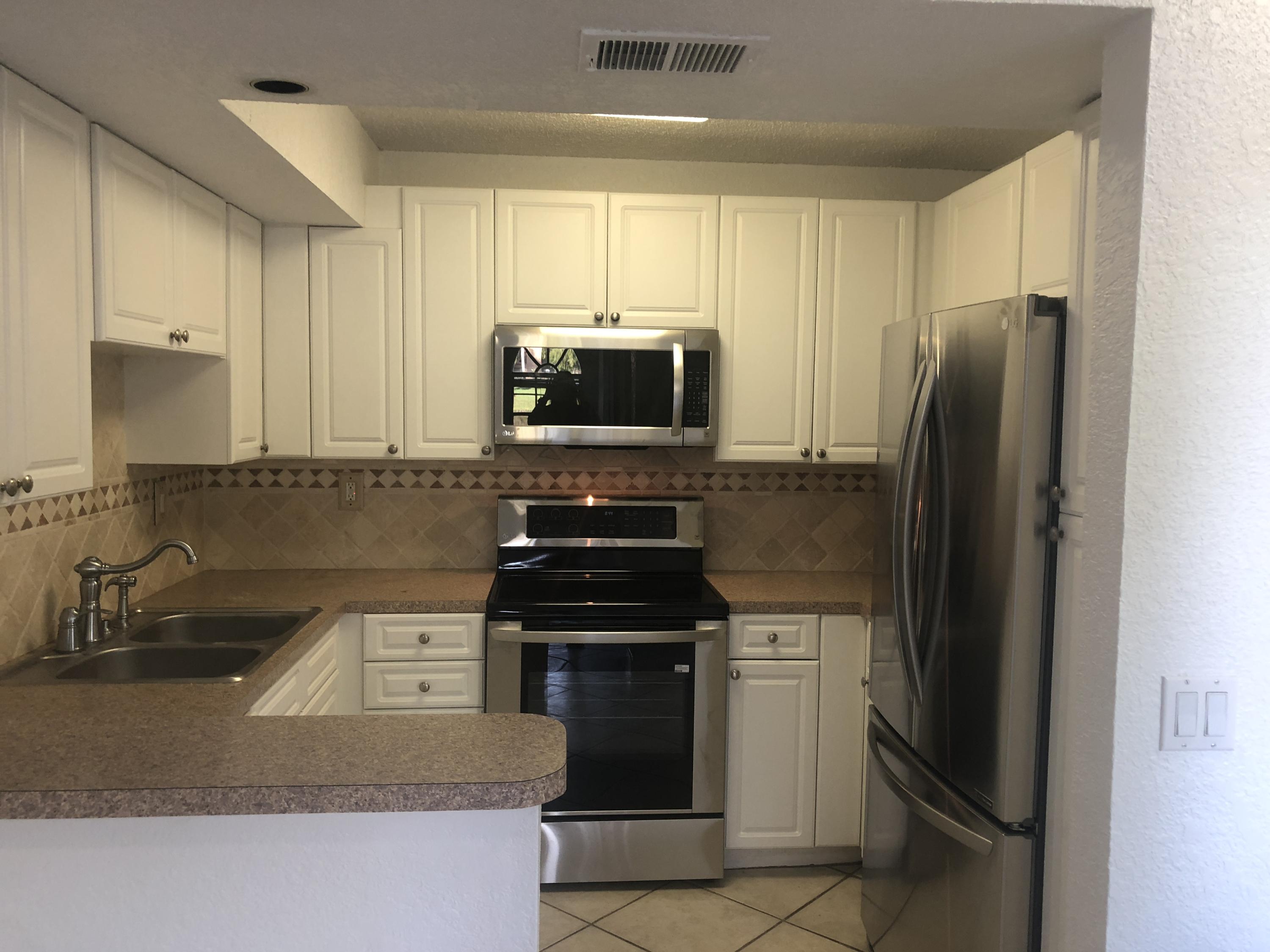 8213 Thames Boulevard, Unit B Boca Raton, FL 33433 - Photo 4 of 23 IMG_6175