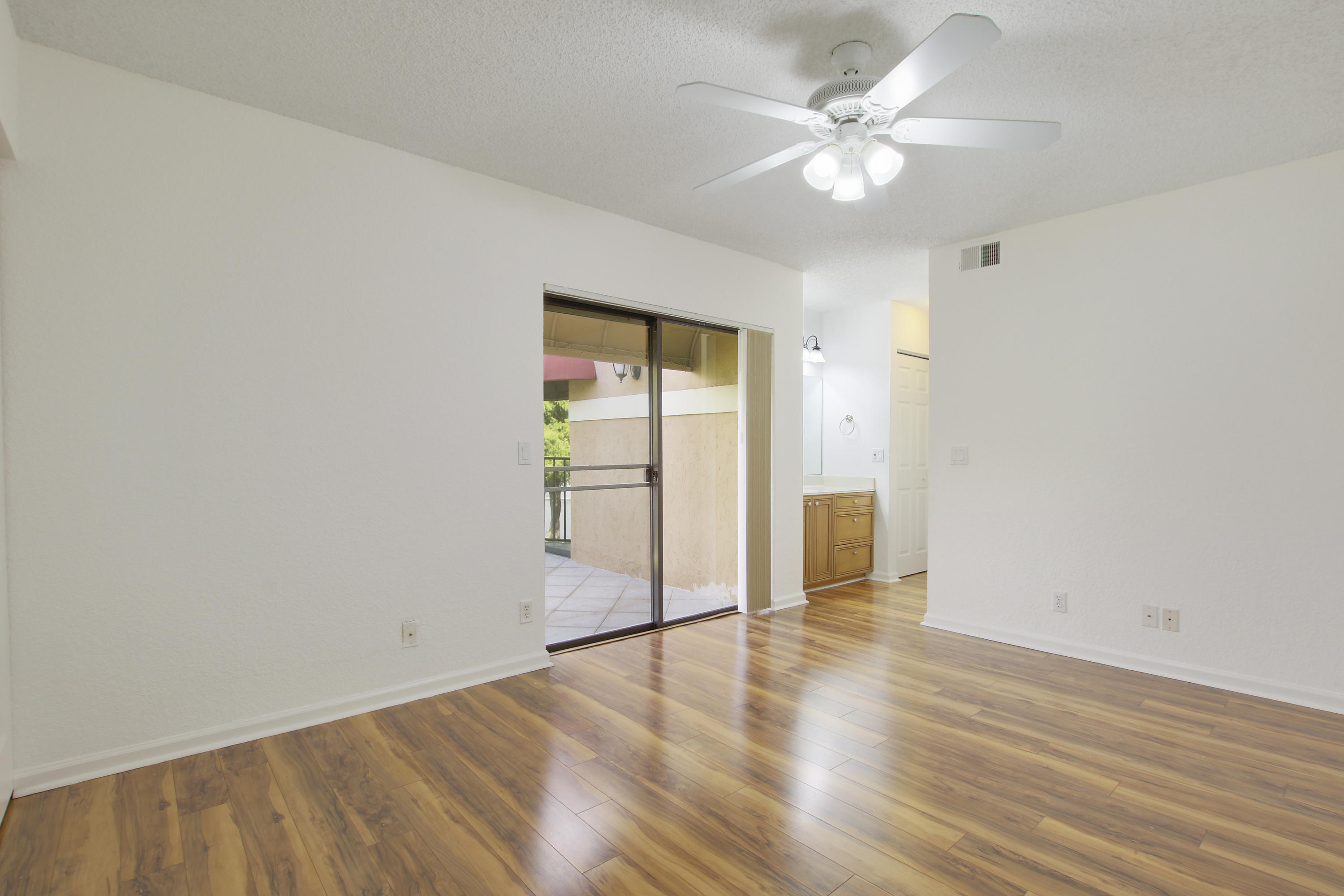 8213 Thames Boulevard, Unit B Boca Raton, FL 33433 - Photo 8 of 23 House2-38