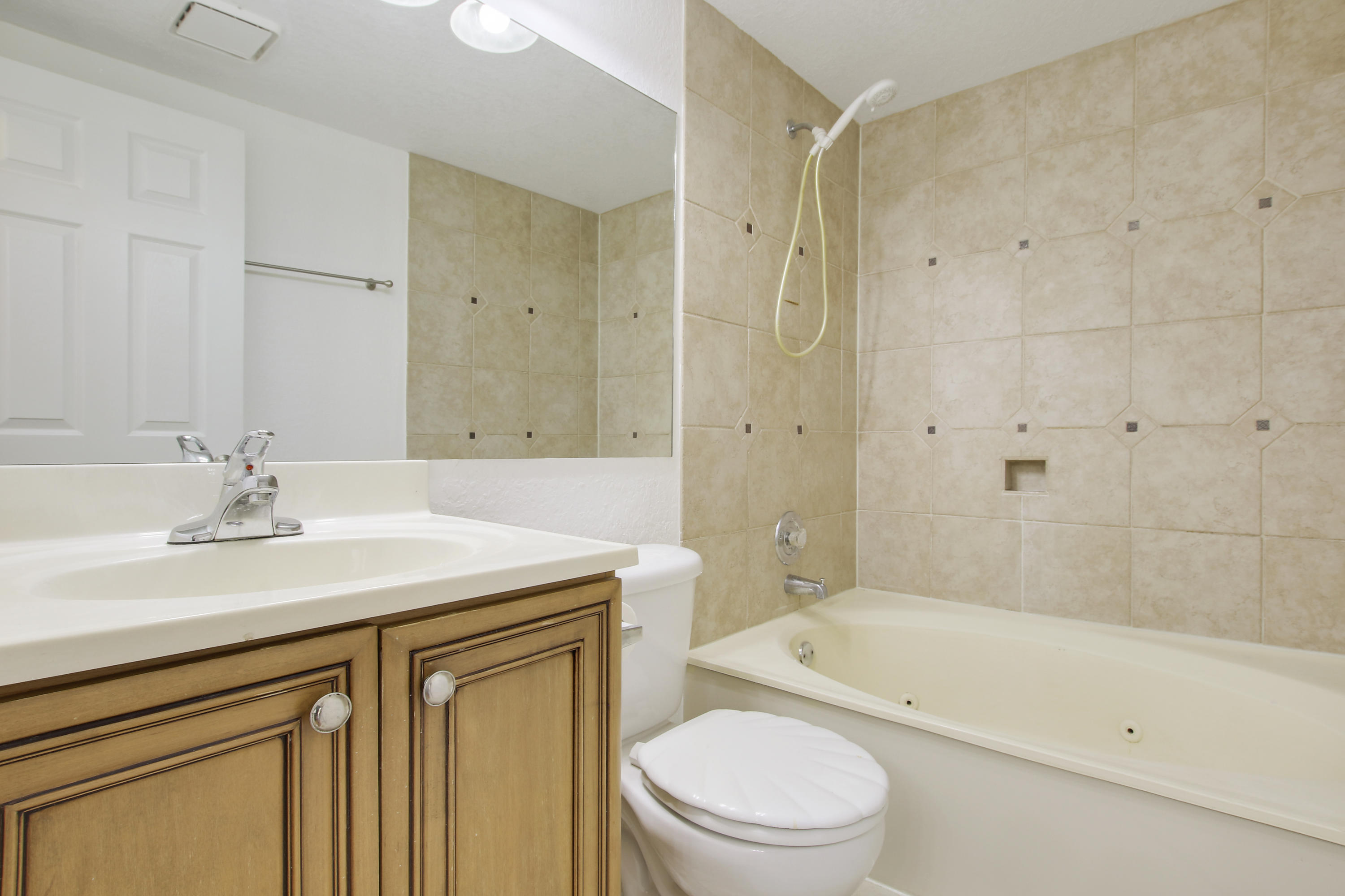 8213 Thames Boulevard, Unit B Boca Raton, FL 33433 - Photo 9 of 23 House2-40