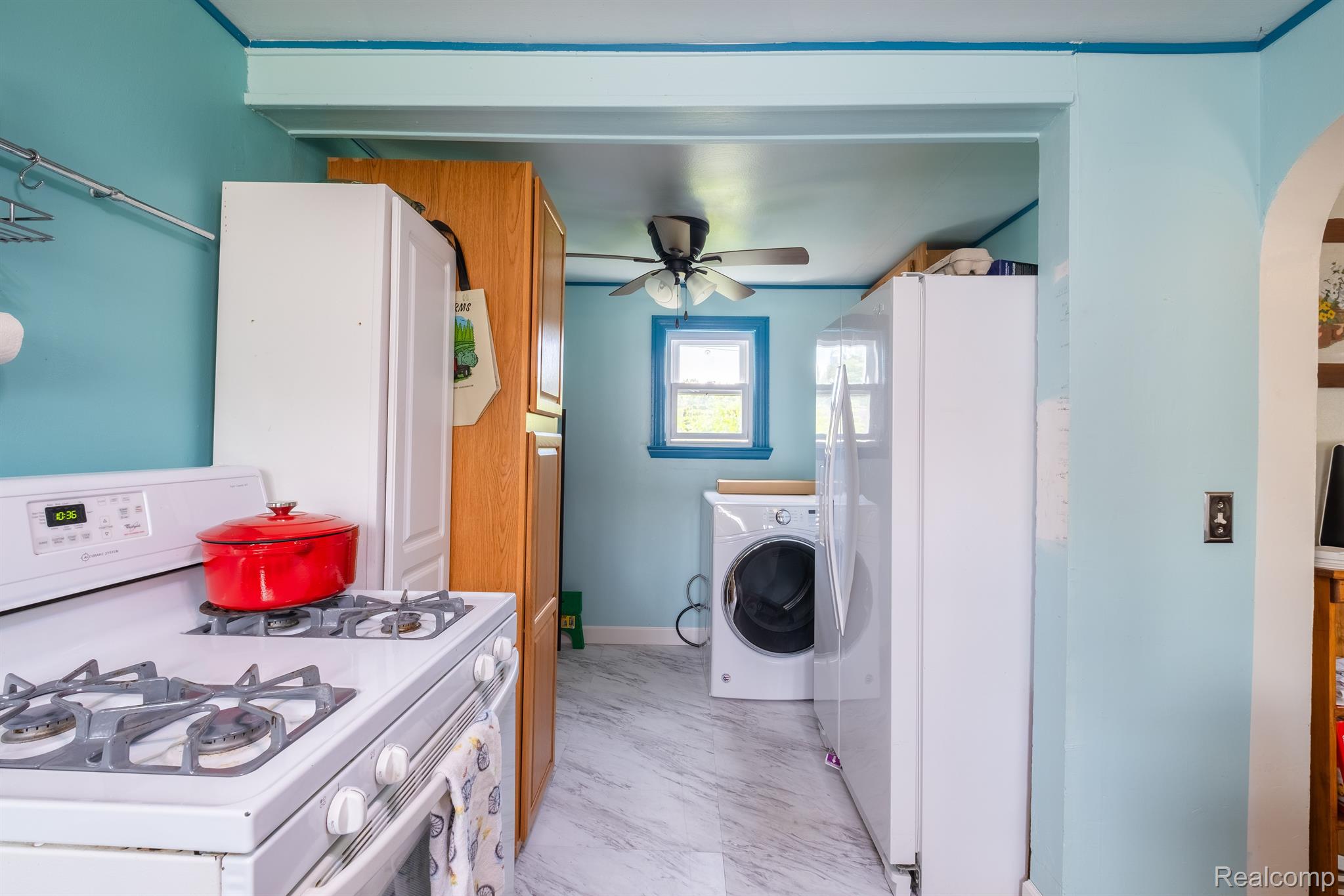 4124 North Genesee Road Flint, MI 48506 - Photo 3 of 11 Kitchen/Dining Room