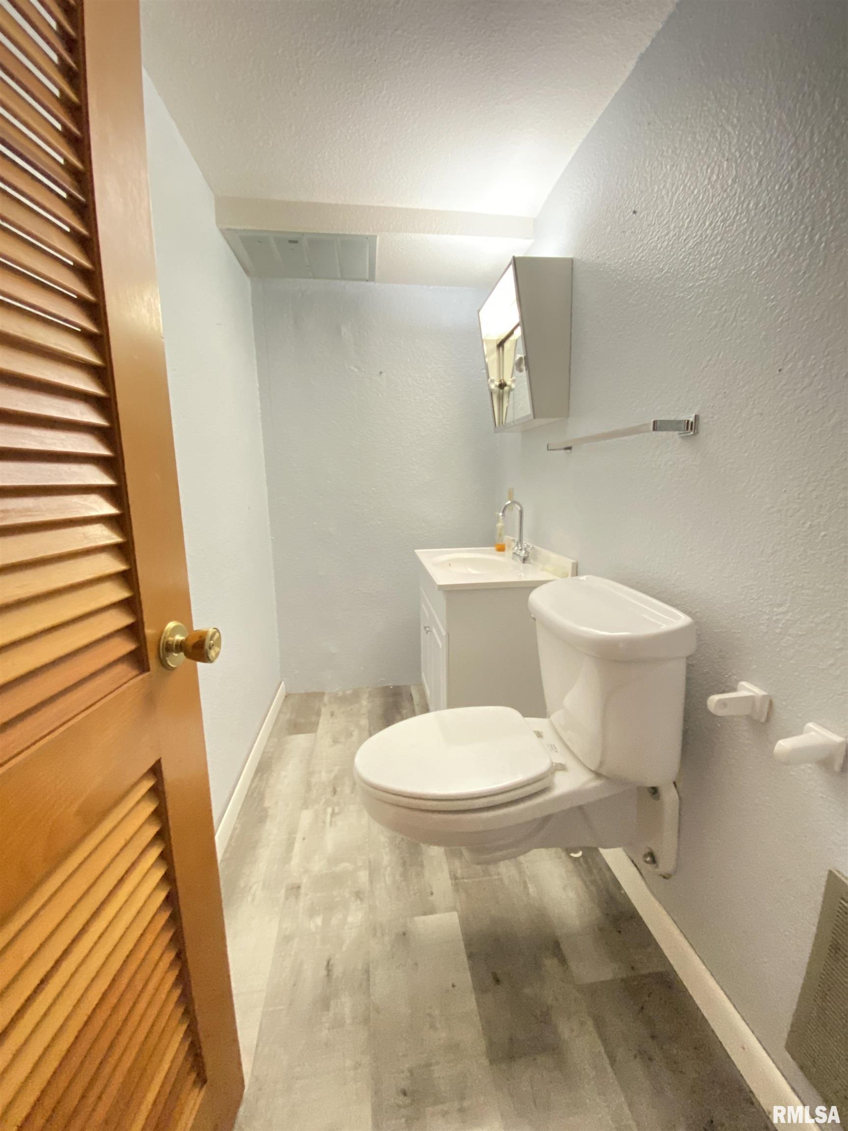 60 Emporia Avenue Springfield, IL 62702 - Photo 28 of 37