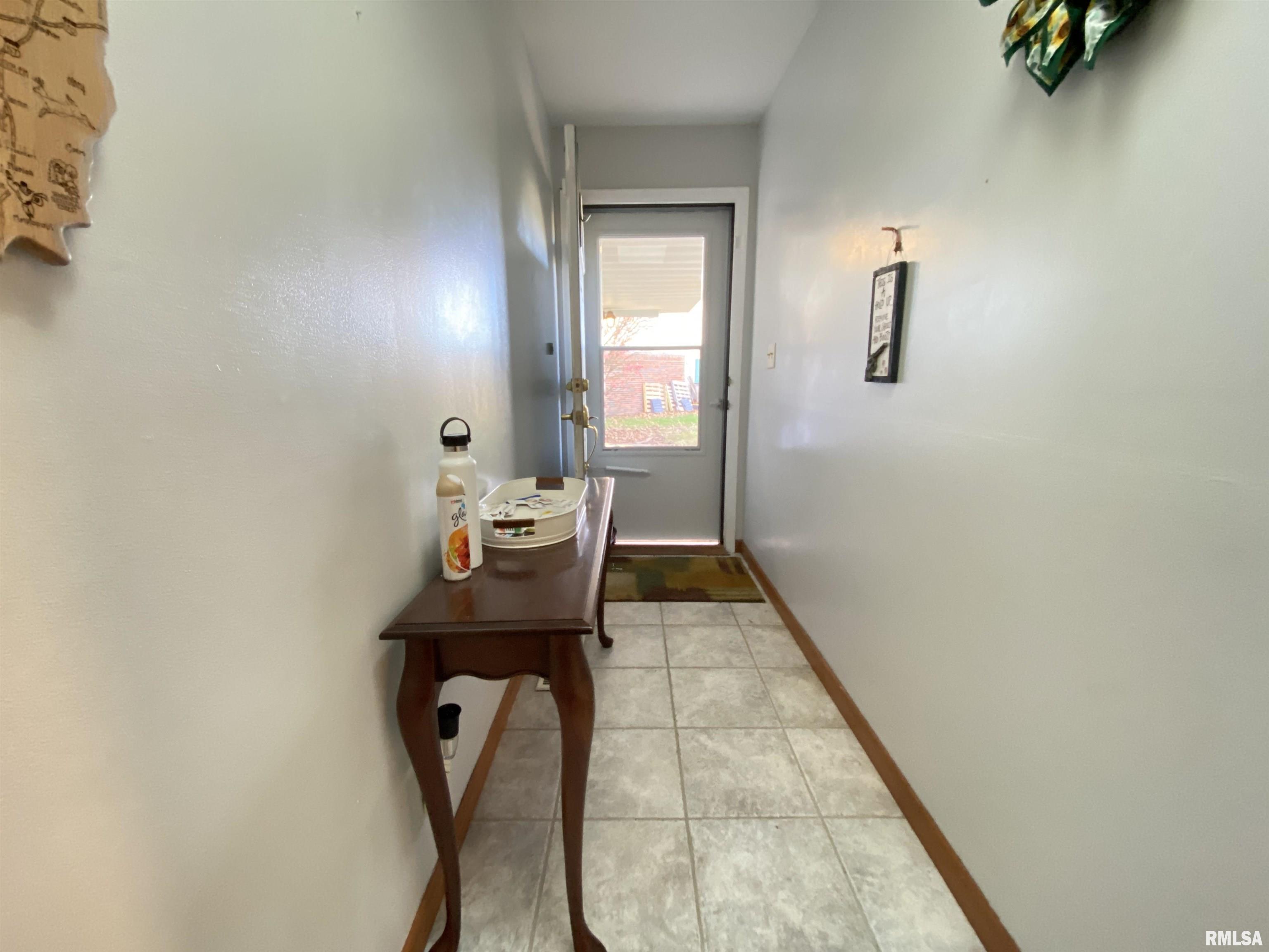 60 Emporia Avenue Springfield, IL 62702 - Photo 5 of 37