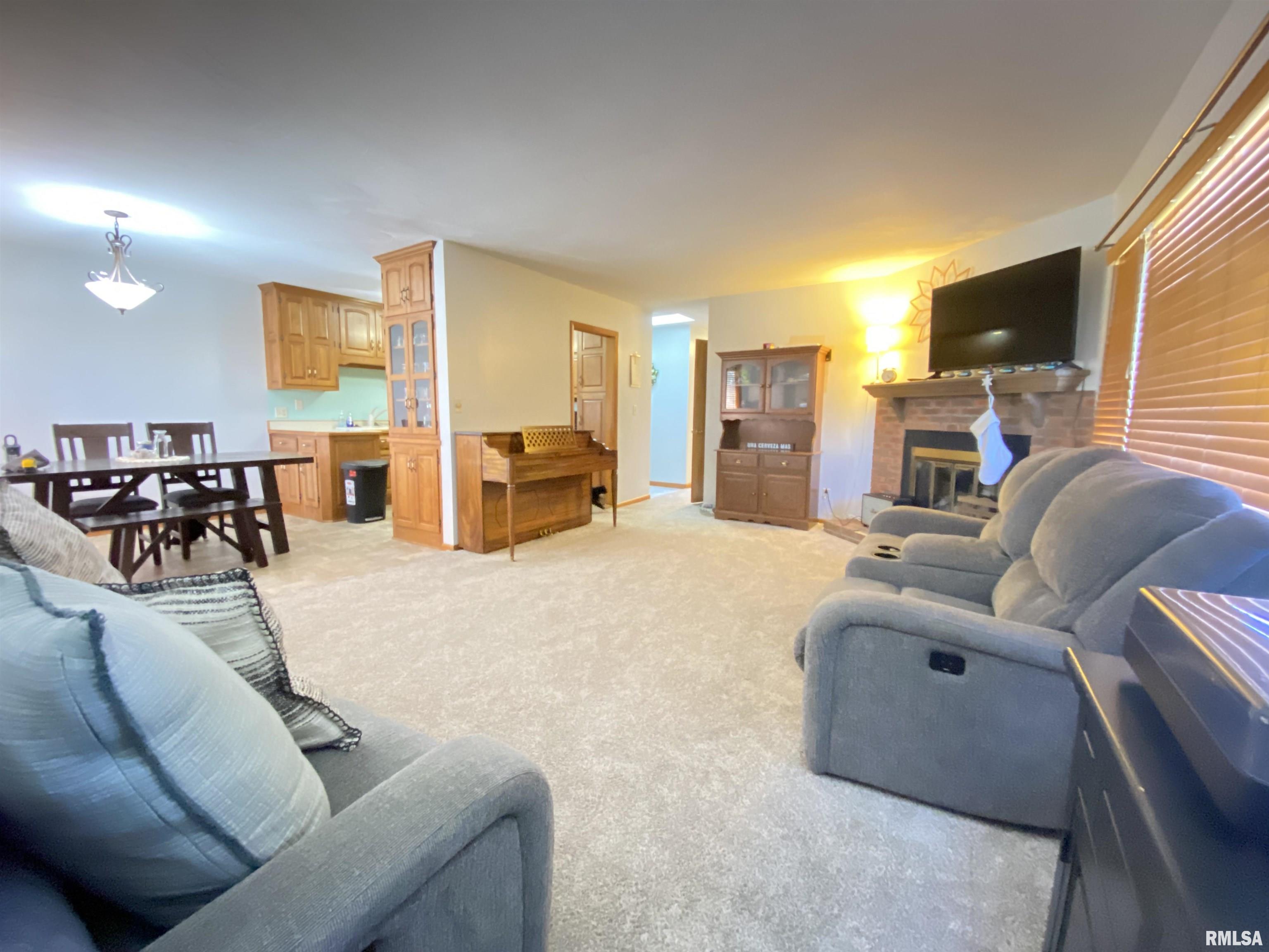 60 Emporia Avenue Springfield, IL 62702 - Photo 8 of 37