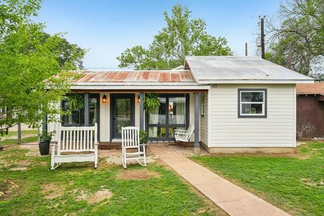 $375,000 | 801 Bishop Street, Smithville, TX 78957