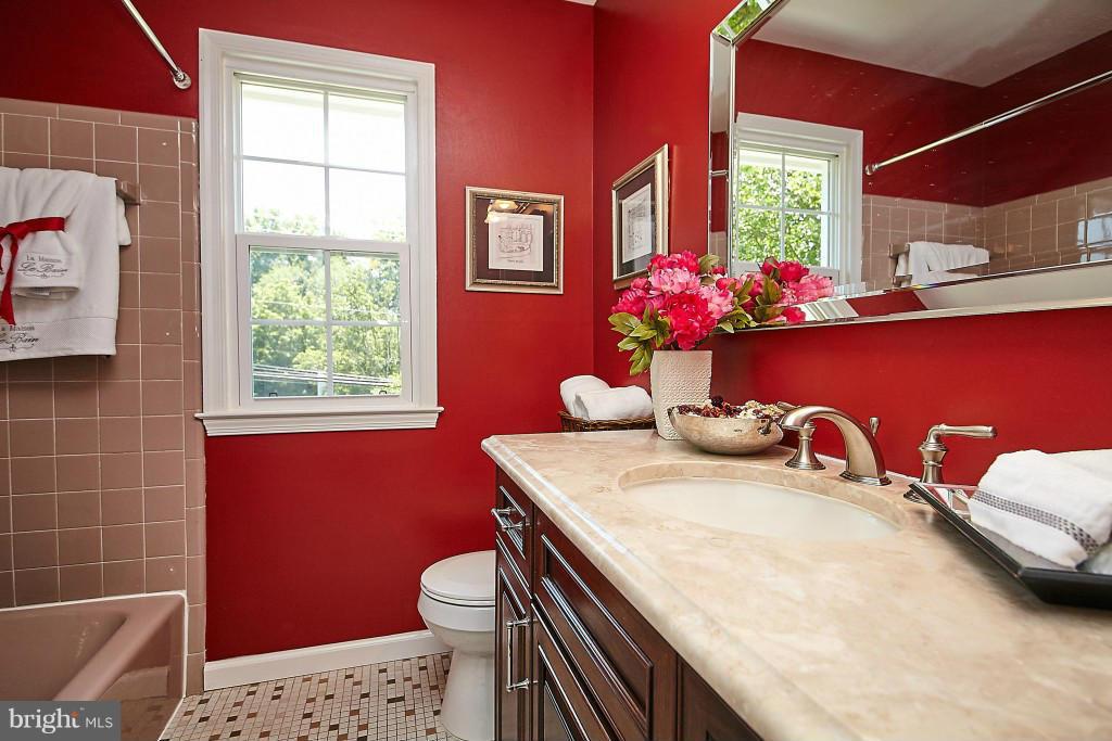 8718 Old Courthouse Road Vienna, VA 22182 - Photo 20 of 30 Bath