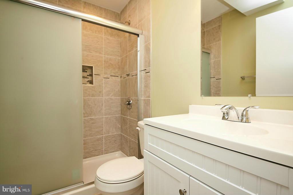 8718 Old Courthouse Road Vienna, VA 22182 - Photo 25 of 30 Bath