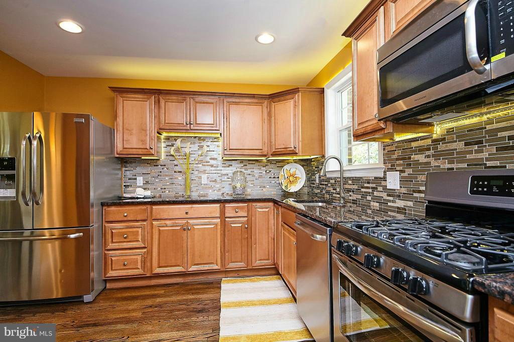 8718 Old Courthouse Road Vienna, VA 22182 - Photo 6 of 30 Kitchen