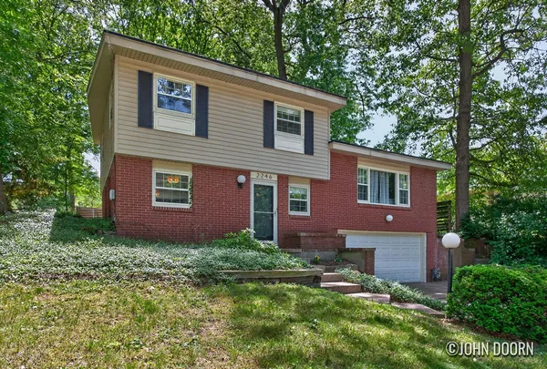 $343,900 | 2246 Holliday Drive Southwest, Wyoming, MI 49519