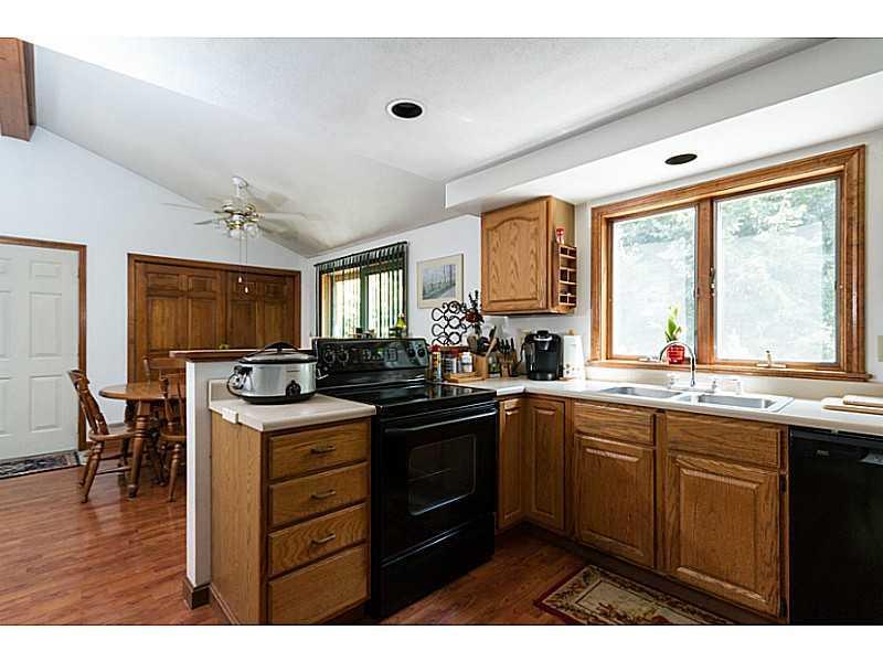 37 Old Cape Road Kennebunkport, ME 04046 - Photo 7 of 33 Kitchen.