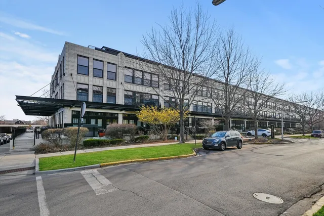 $3,300 | 1001 West 15th Street, Unit 410, Chicago, IL 60608