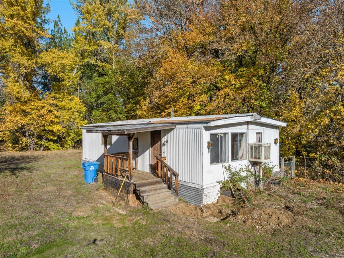 1728 Pine Grove Road Rogue River, OR 97537 - Photo 3 of 23