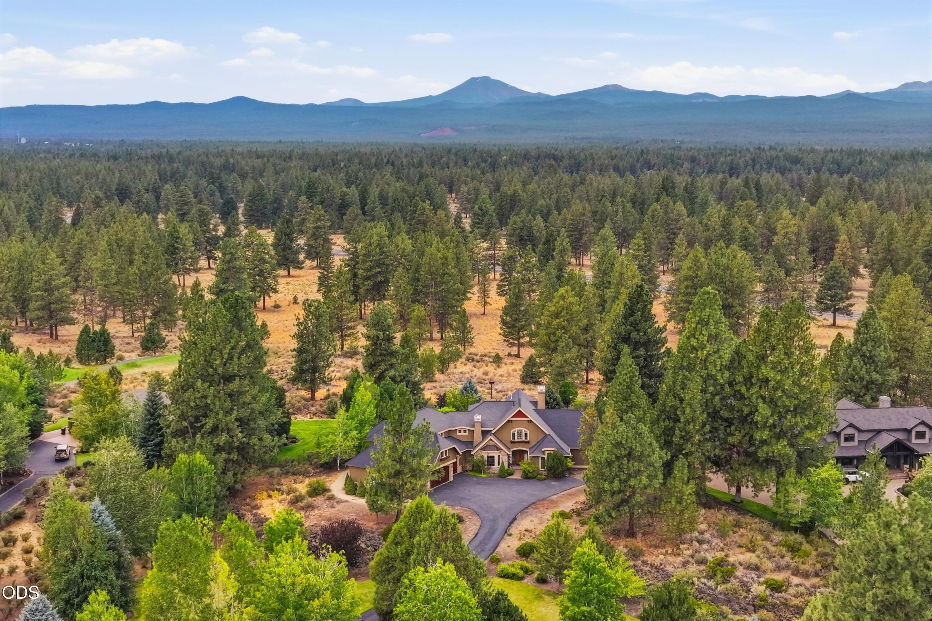 20100 Star Fire Ridge Court Bend, OR 97702 - Photo 7 of 69 Gallery Image 7