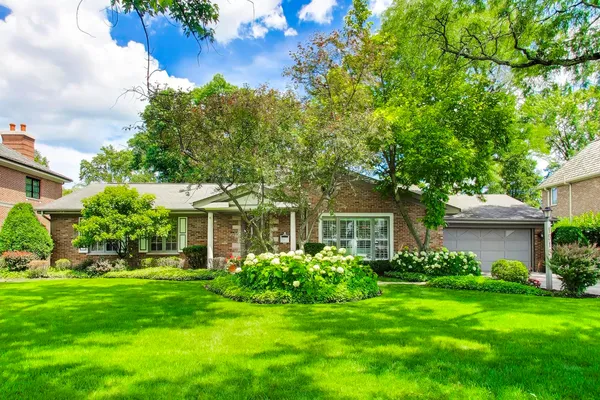 $1,195,000 | 1515 Meadow Lane, Glenview, IL 60025