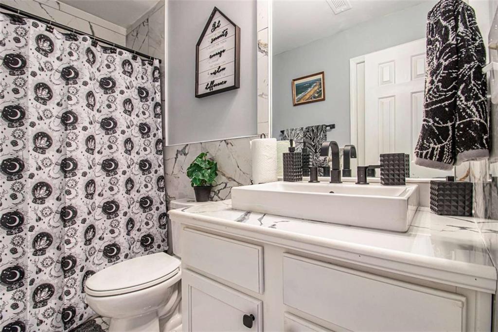 550 Windsor Way Fairburn, GA 30213 - Photo 13 of 28 a bathroom with a sink and a toilet
