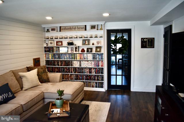 9203 Burbank Road Philadelphia, PA 19115 - Photo 11 of 62 a living room with furniture