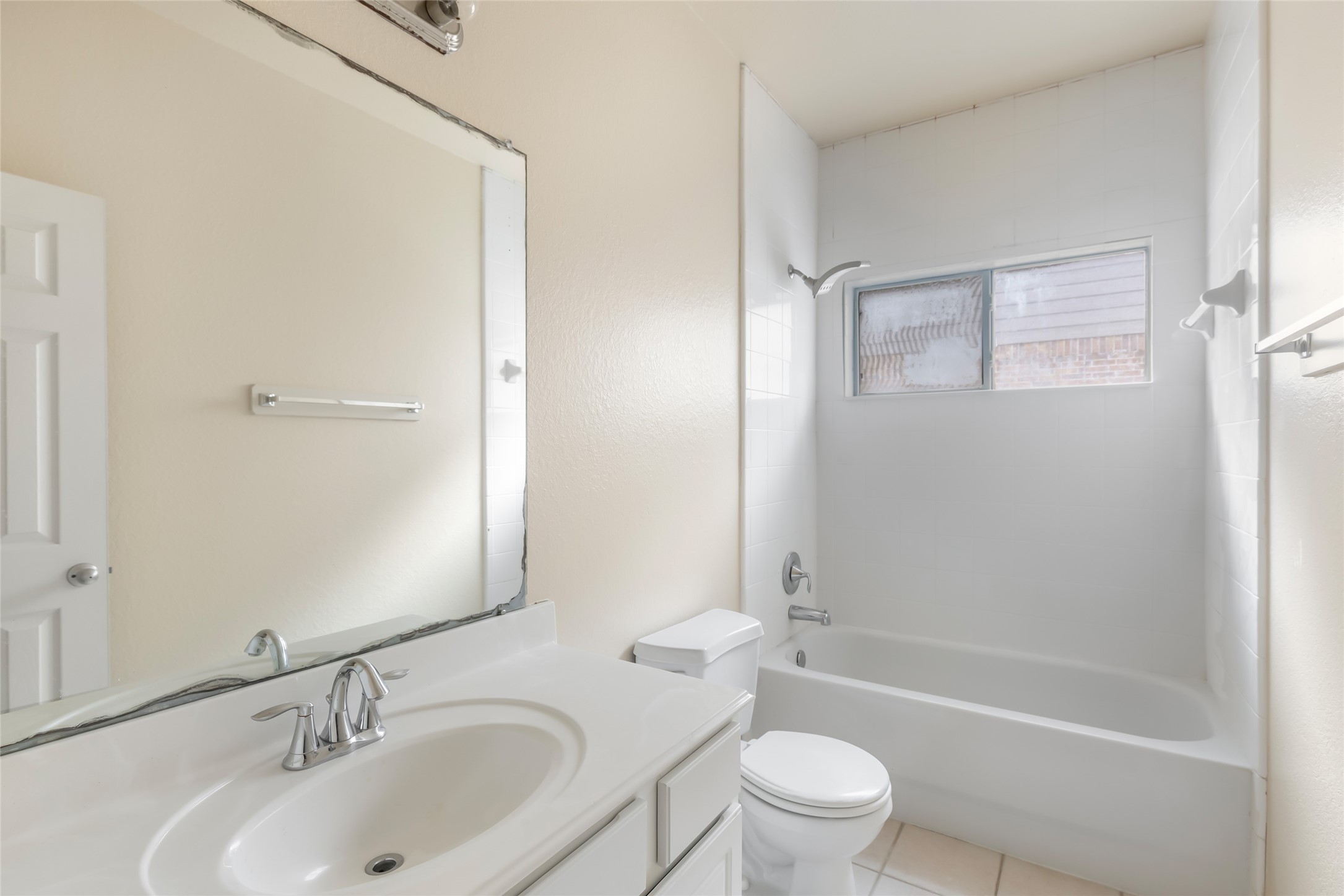 24706 East Burnaby Circle Spring, TX 77373 - Photo 33 of 34 Secondary Bathroom with tub shower combo