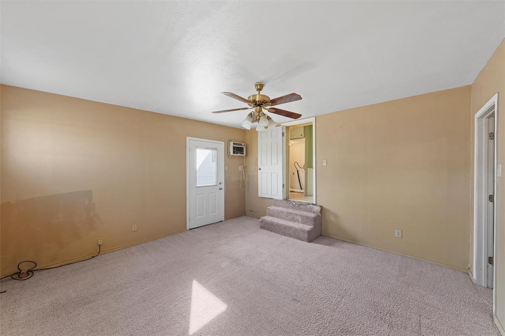 315 Winter Hawk McGregor, TX 76657 - Photo 8 of 15 a view of a livingroom with a ceiling fan and window