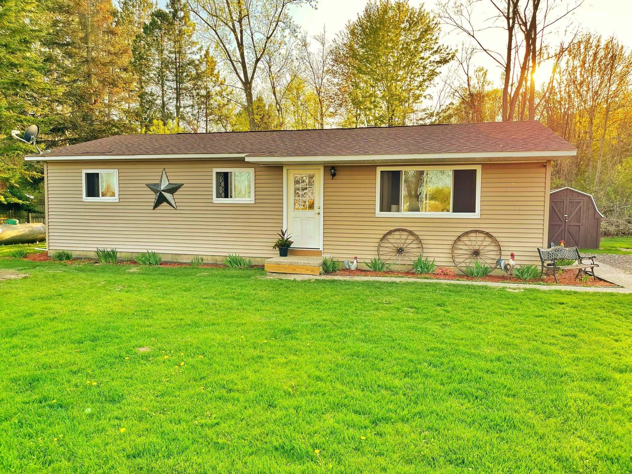 2541 North Garfield Road Pinconning, MI 48650 - Photo 1 of 34