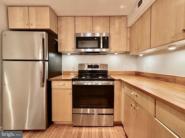 $2,850 | 2017 13th Street Northwest, Unit B, Washington, DC 20009