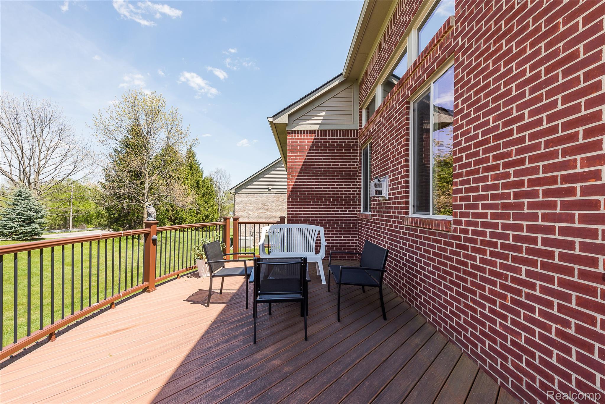 20605 Golf Ridge Circle Livonia, MI 48152 - Photo 38 of 42 Deck (pic #2)
